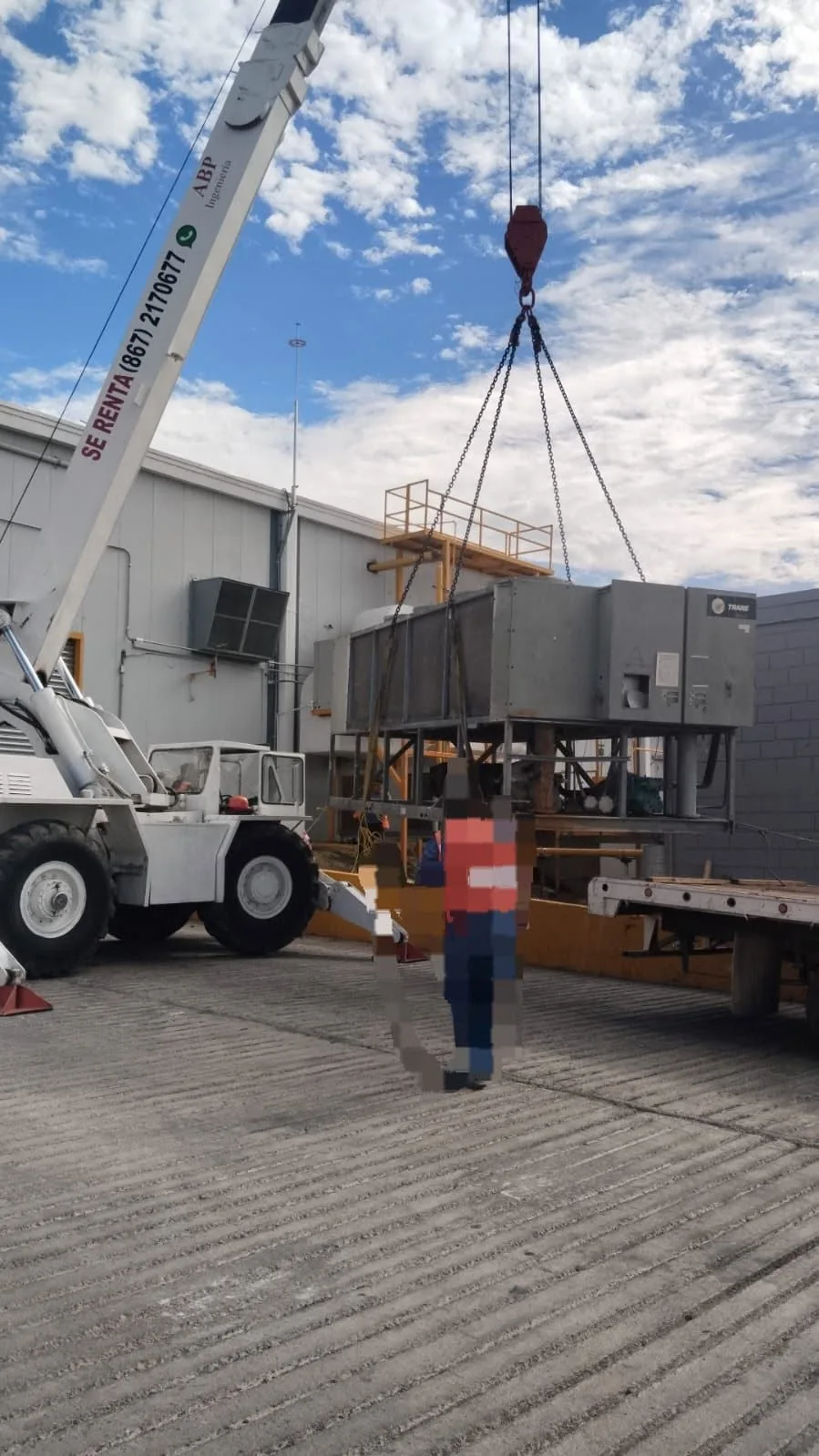 Grúa telescópica todo terreno de ABP en un trabajo en Nuevo Laredo