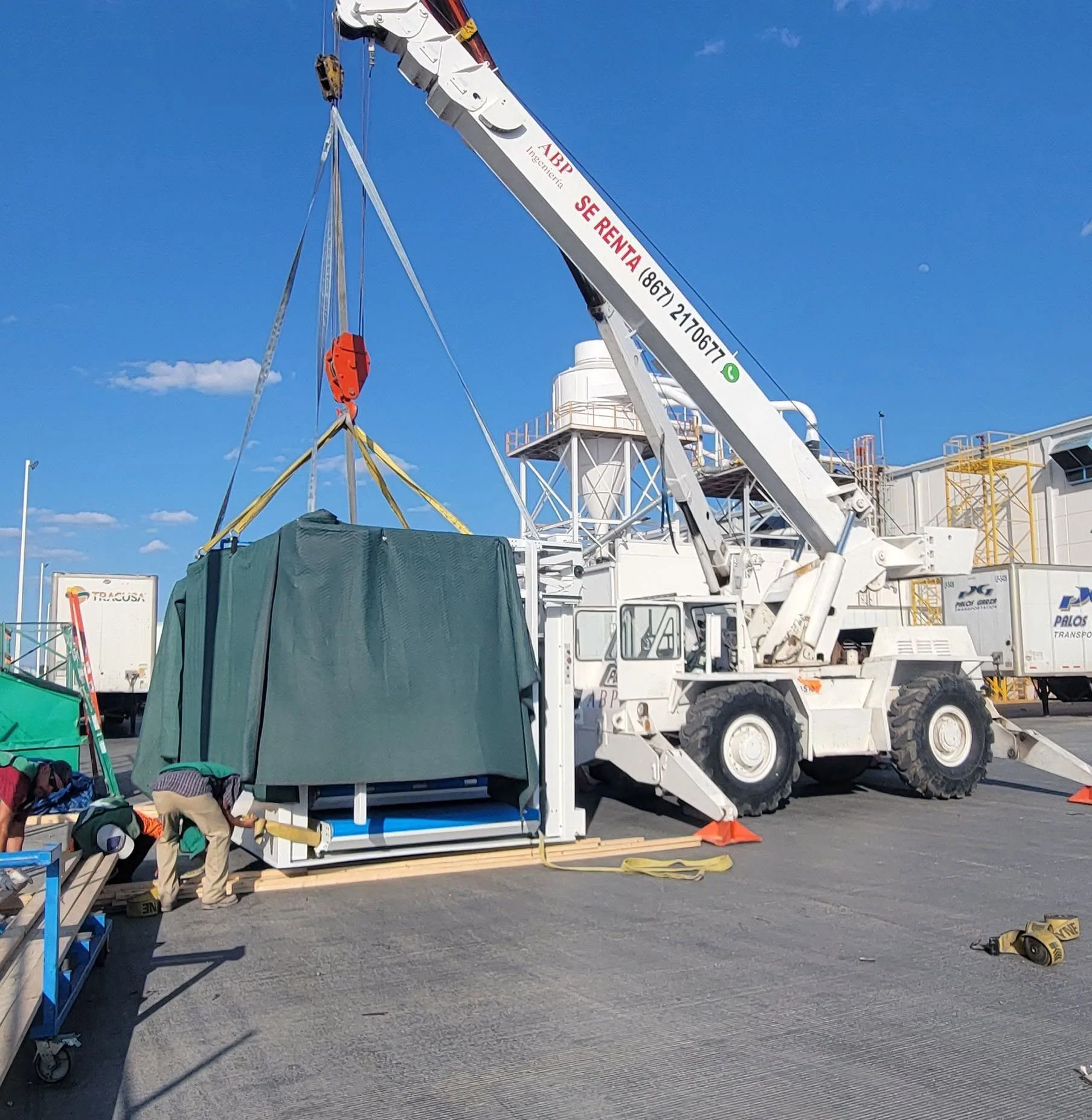 Grúa telescópica todo terreno de ABP en un trabajo en Nuevo Laredo