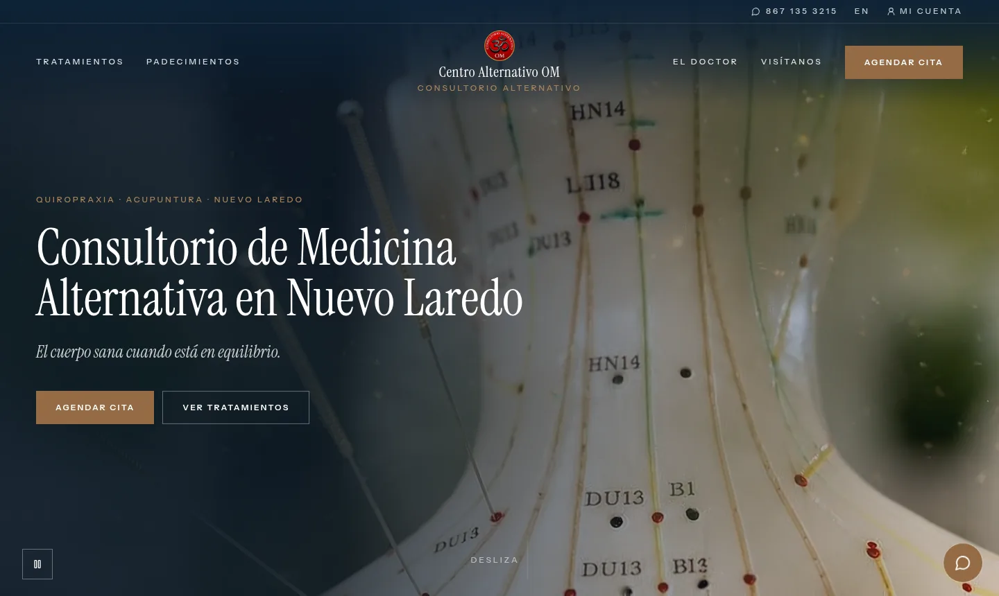 The clinic's landing page: a full-viewport video of acupuncture needles behind a serif headline reading Consultorio de Medicina Alternativa en Nuevo Laredo, with a pause control in the bottom-left corner