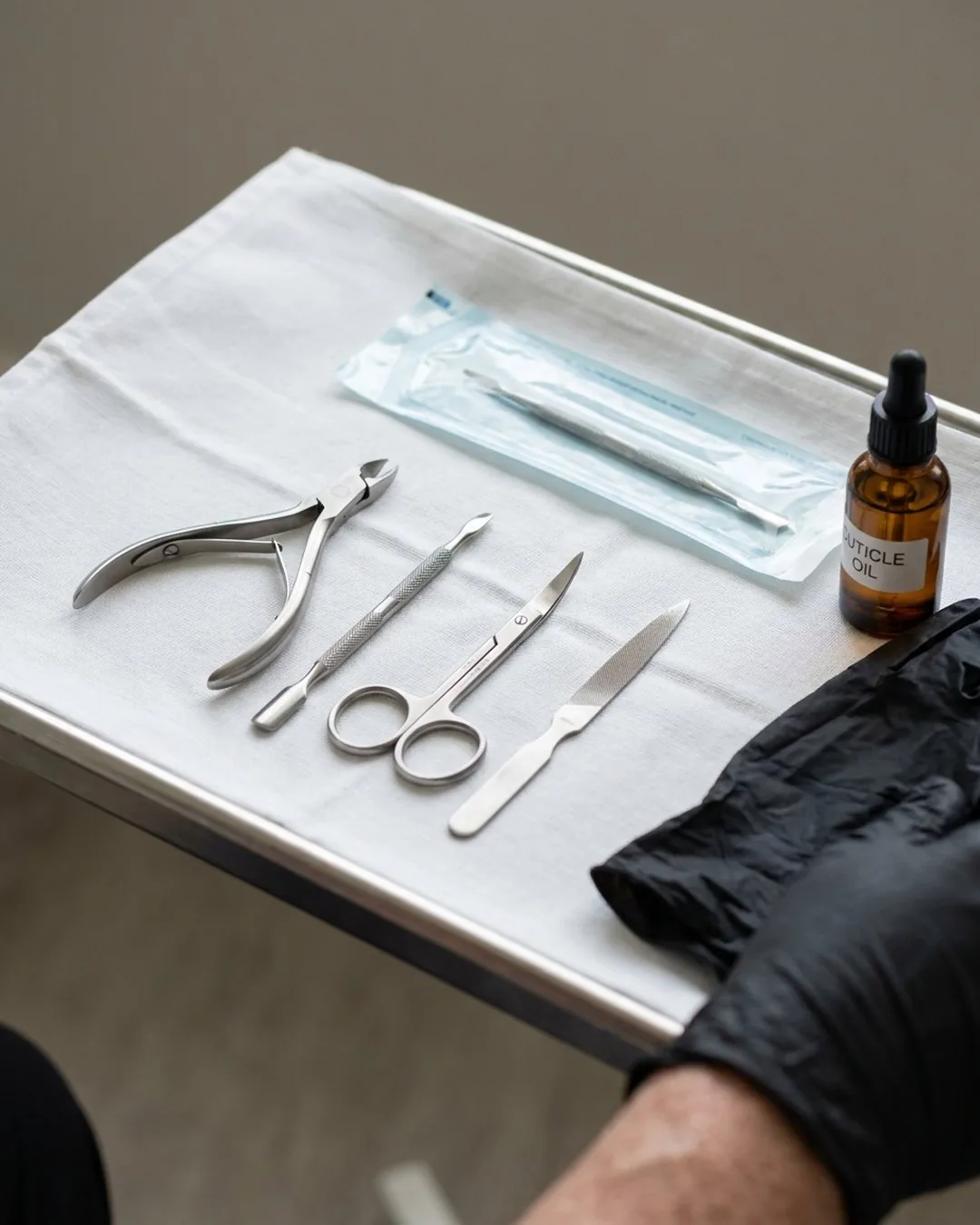 Instrumental esterilizado para el pedicure clínico