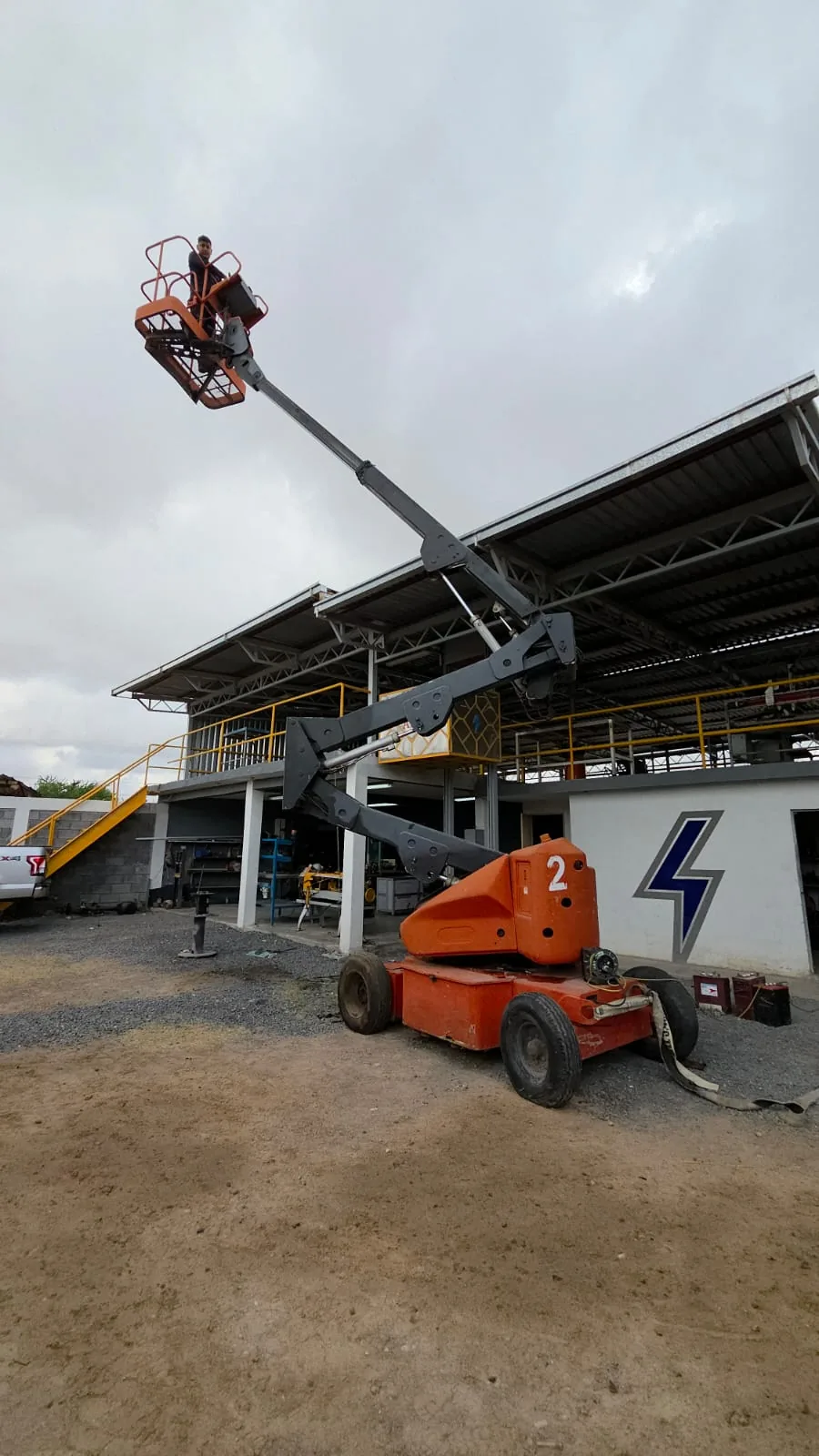Brazos articulados de ABP en un trabajo en Nuevo Laredo